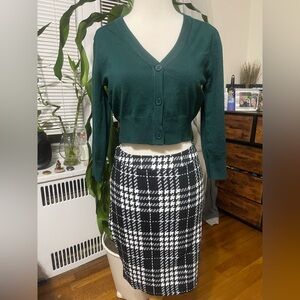 Elegant Black and White Checkered Pencil Skirt